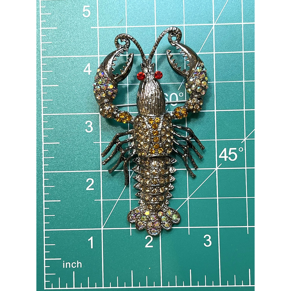 NWOT Articulated Lobster Brooch Pin Multicolor Rhinestone Sea Life Seafood - Picture 3 of 3